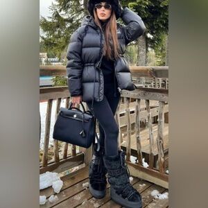 Black snow moon boots faux fur - Women size 7-8.5